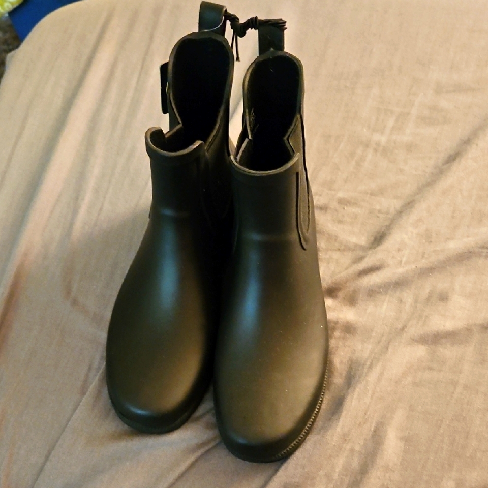 Eddie Bauer Haley Black Rubber Ankle Boots